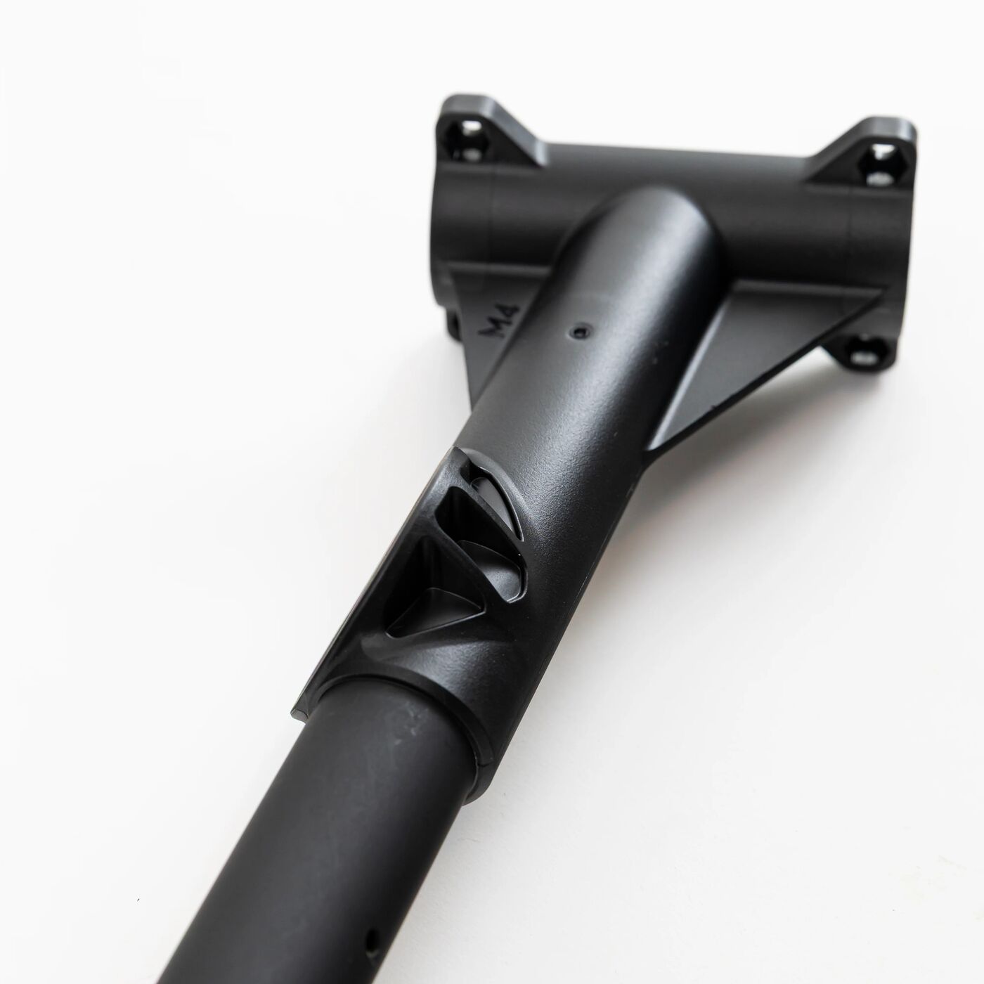 Landing Gear Crossbeam - Rear 7106 (T100)